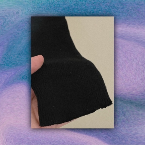 ♥︎ UO x UNIF Fine Gauge Cropped Ribbed Sweater ♥︎ - Picture 4 of 6